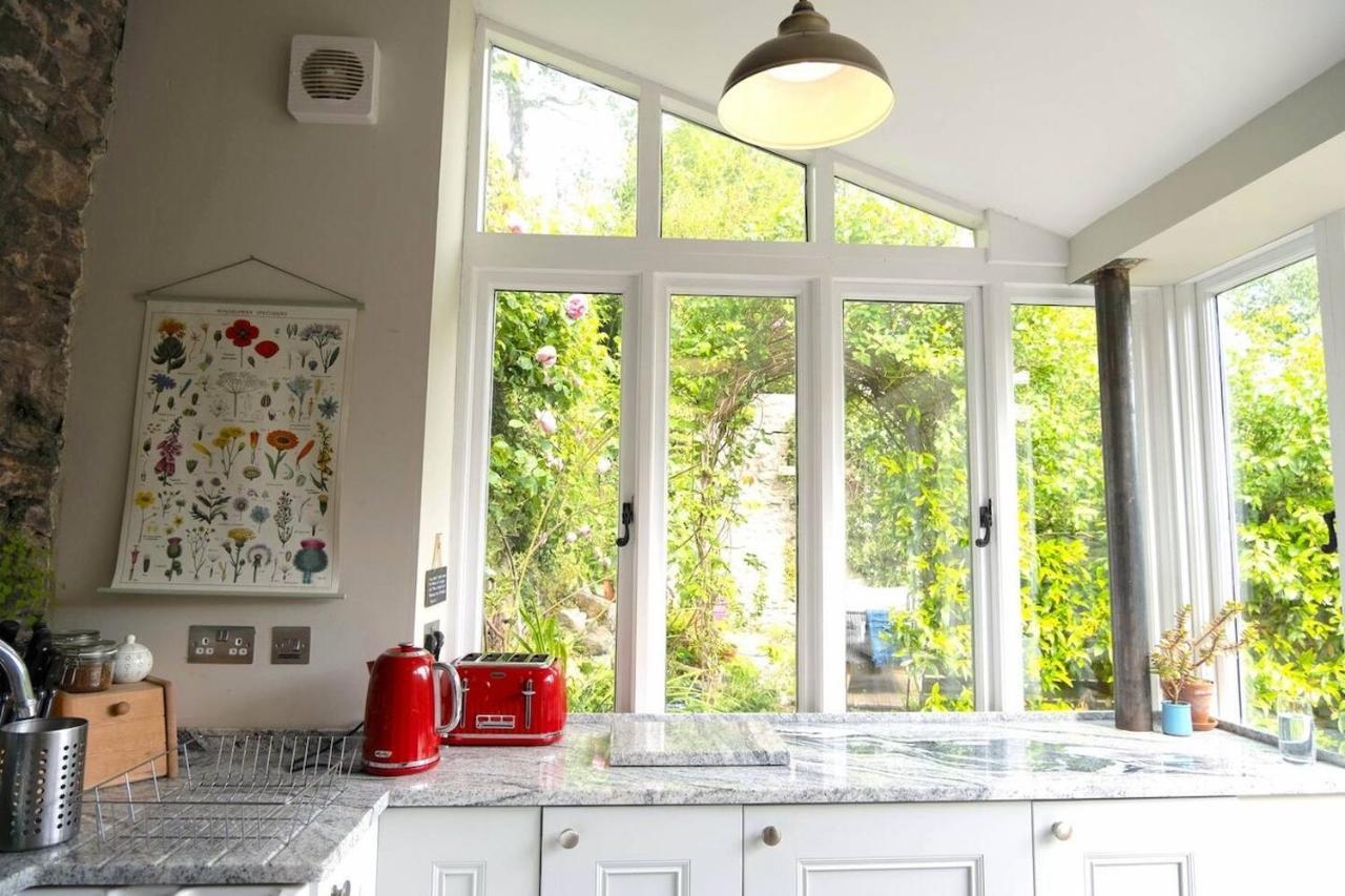 Lovely Property In The Heart Of Somerset, Sleeps 9 Shepton Mallet Exterior photo