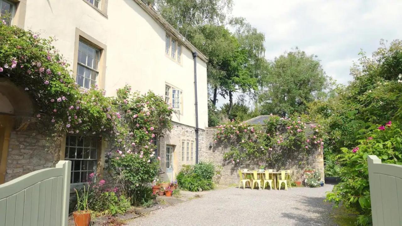 Lovely Property In The Heart Of Somerset, Sleeps 9 Shepton Mallet Exterior photo