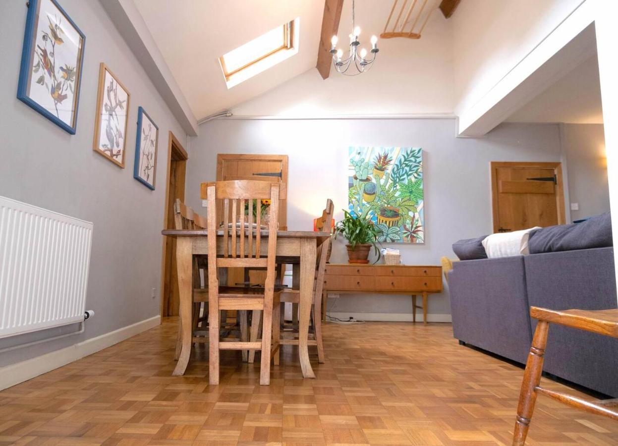 Lovely Property In The Heart Of Somerset, Sleeps 9 Shepton Mallet Exterior photo