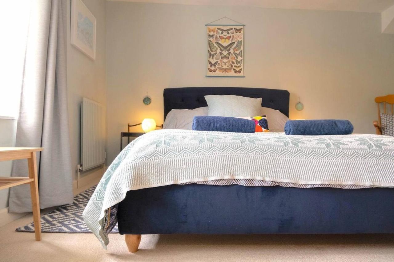 Lovely Property In The Heart Of Somerset, Sleeps 9 Shepton Mallet Exterior photo