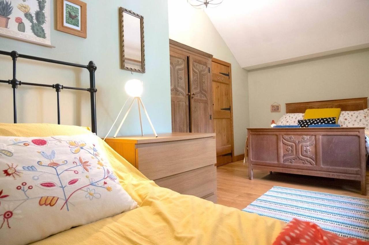 Lovely Property In The Heart Of Somerset, Sleeps 9 Shepton Mallet Exterior photo