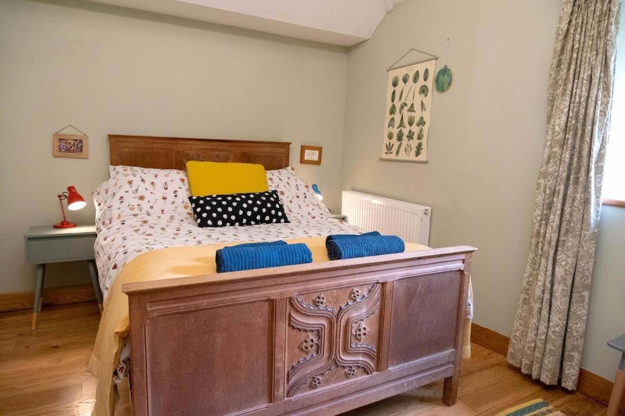 Lovely Property In The Heart Of Somerset, Sleeps 9 Shepton Mallet Exterior photo