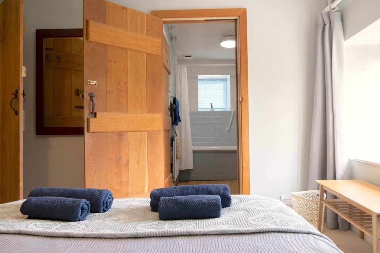 Lovely Property In The Heart Of Somerset, Sleeps 9 Shepton Mallet Exterior photo