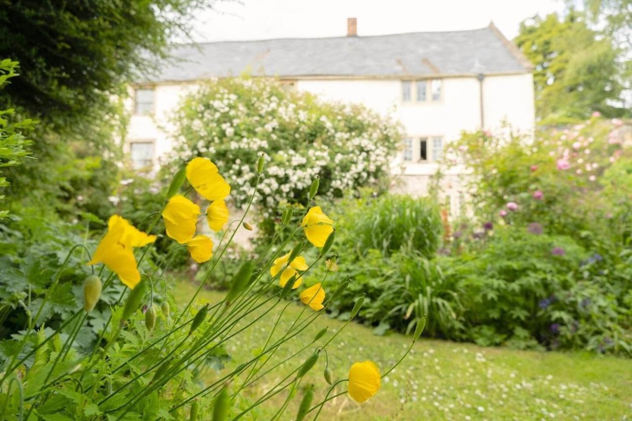 Lovely Property In The Heart Of Somerset, Sleeps 9 Shepton Mallet Exterior photo