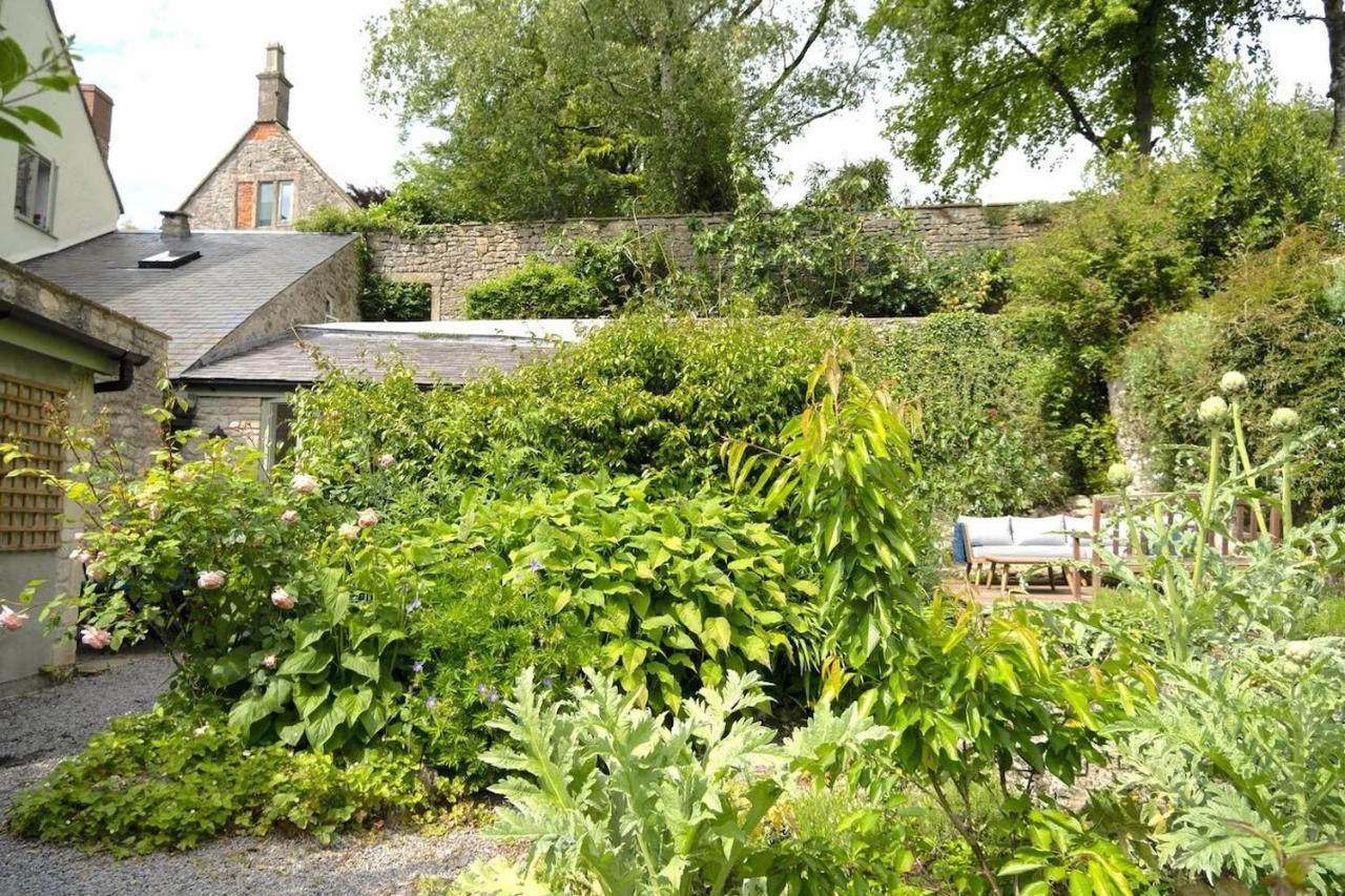 Lovely Property In The Heart Of Somerset, Sleeps 9 Shepton Mallet Exterior photo