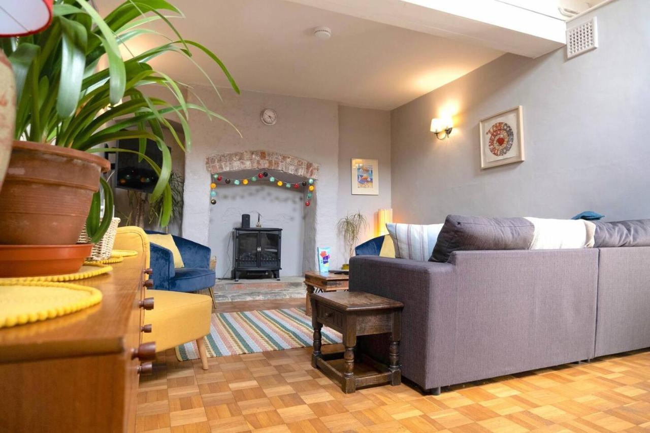 Lovely Property In The Heart Of Somerset, Sleeps 9 Shepton Mallet Exterior photo